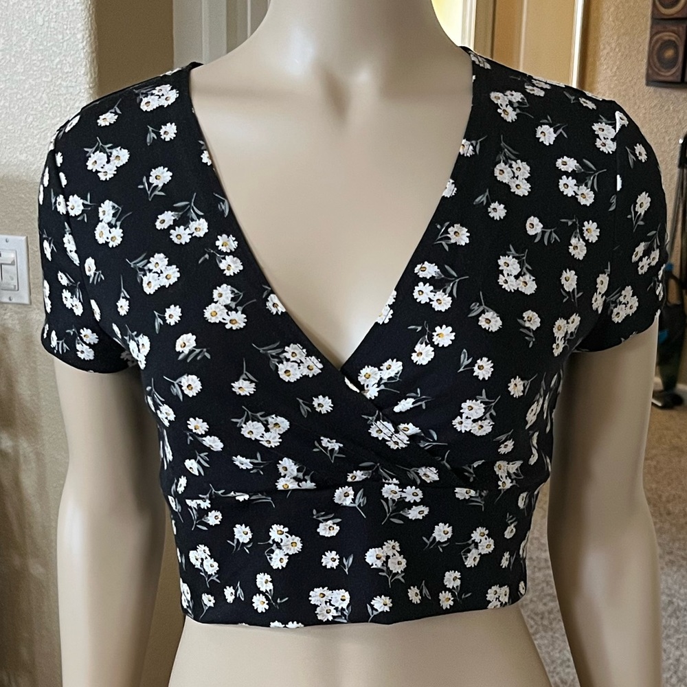SHEIN Floral Crop Top